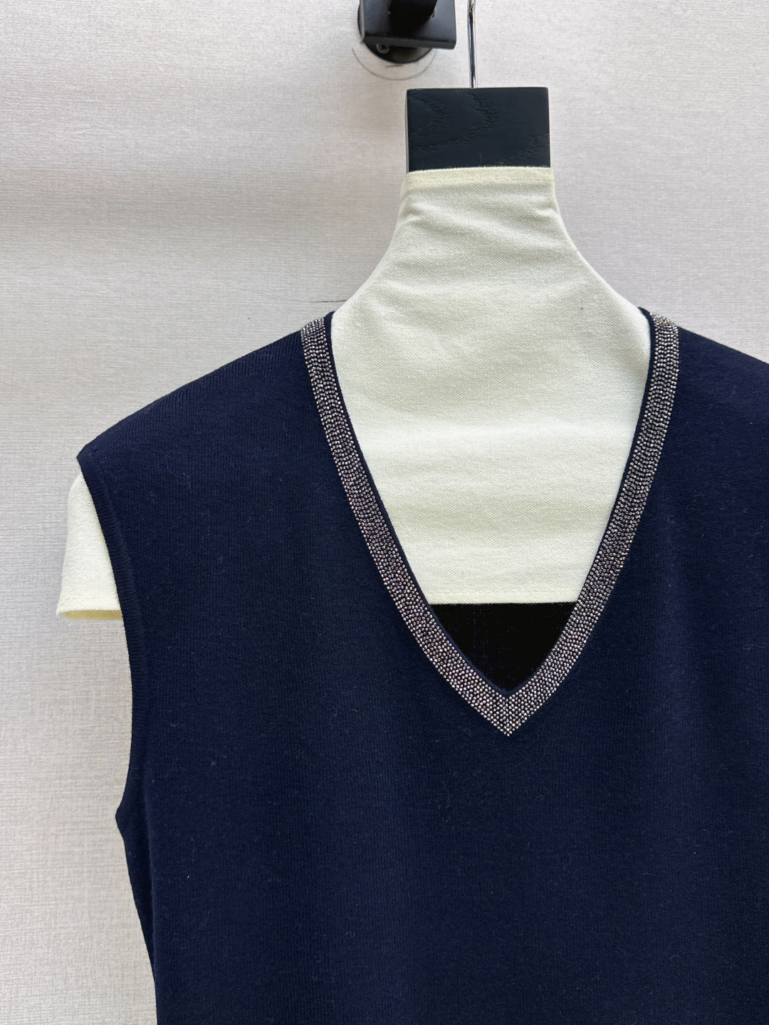 25fw v-neck vest