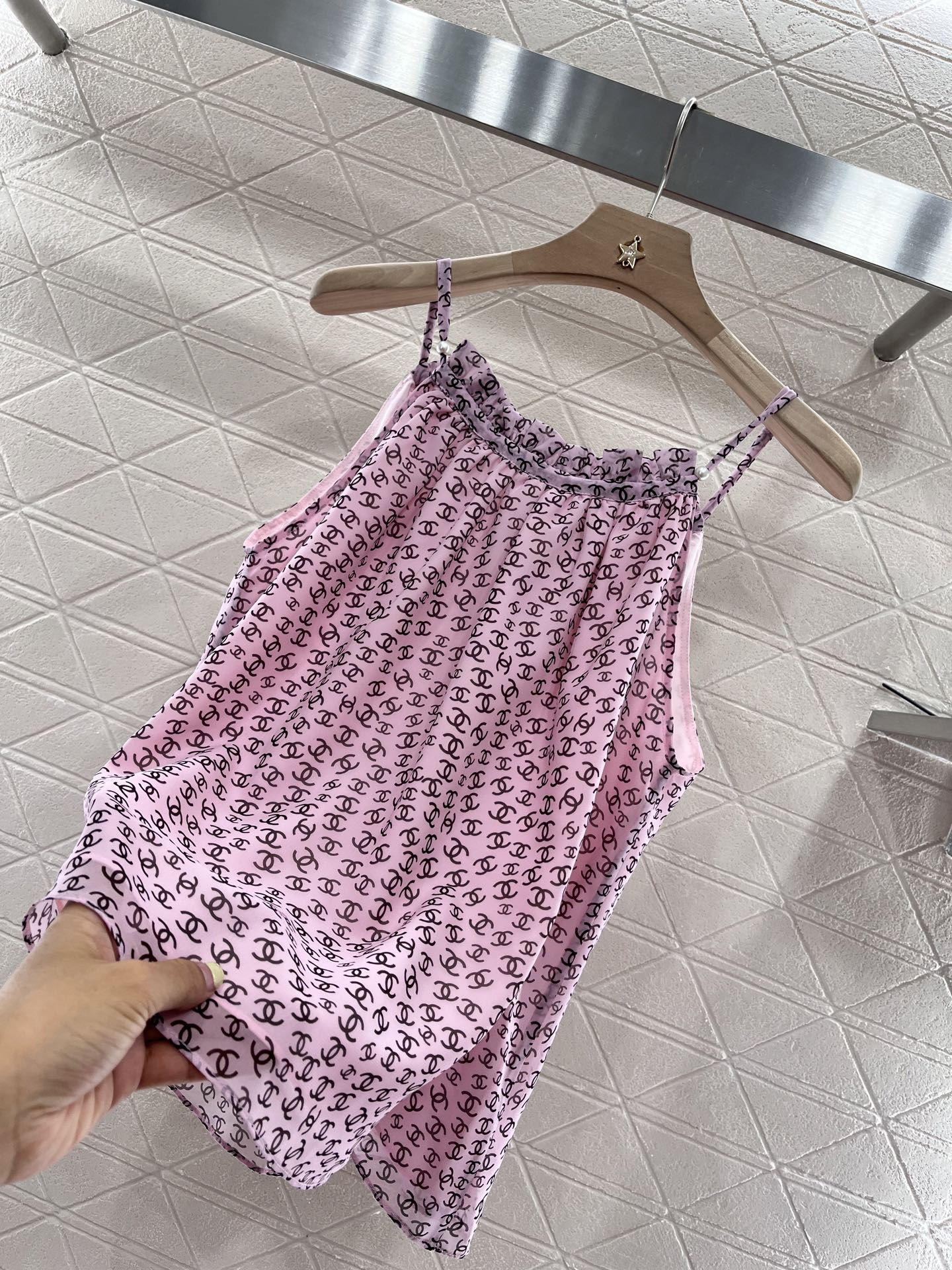 Full width double C pattern sling