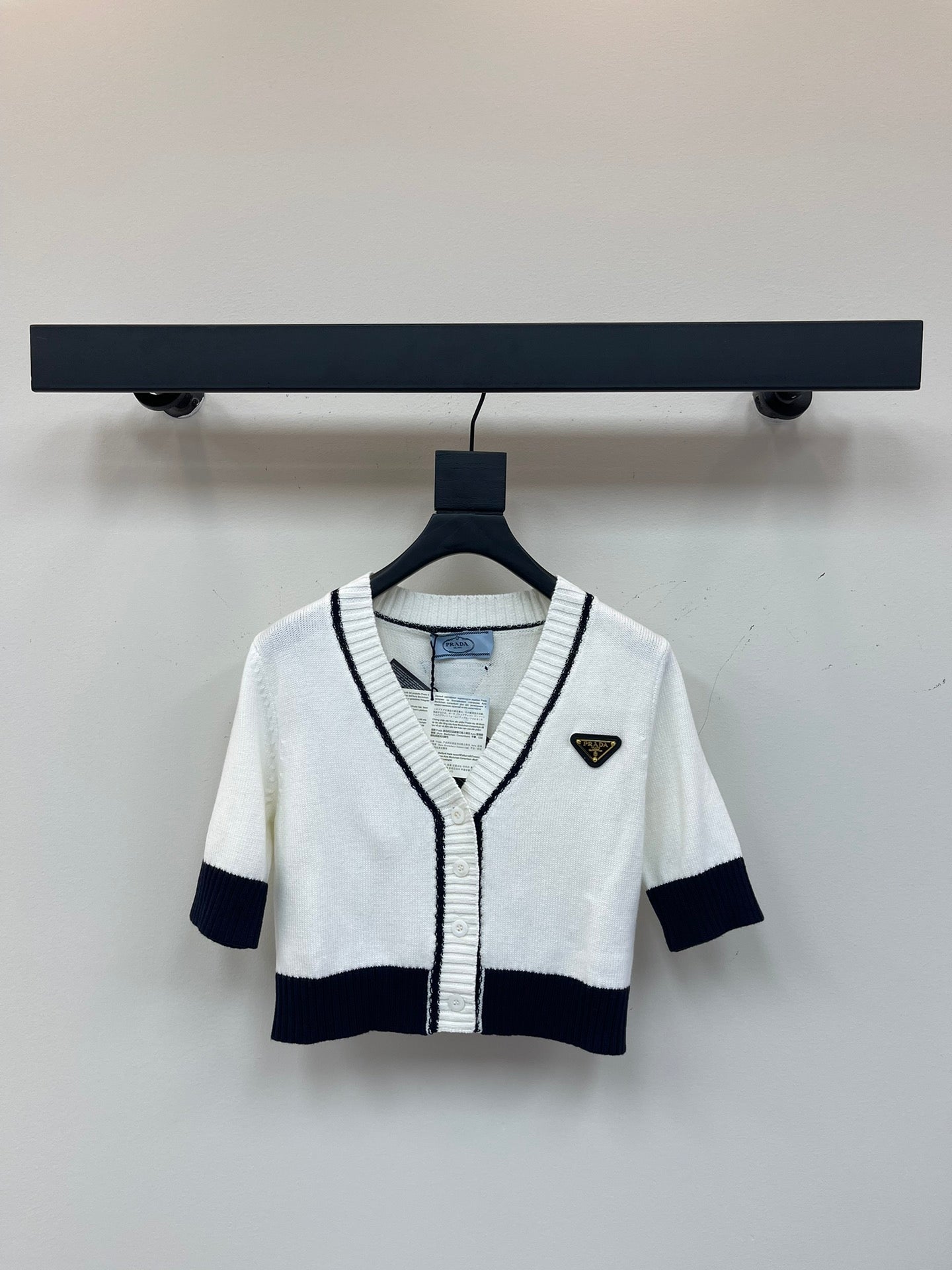 25SS V-neck short sleeved cardigan