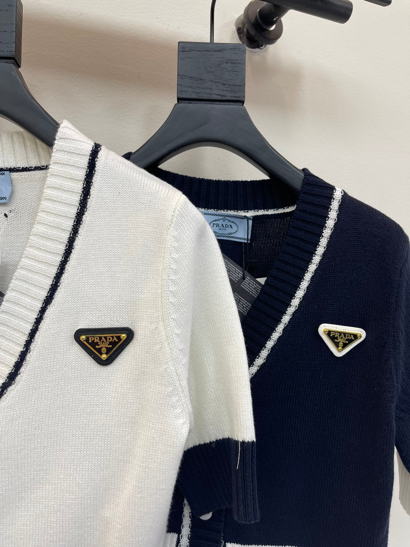 25SS V-neck short sleeved cardigan