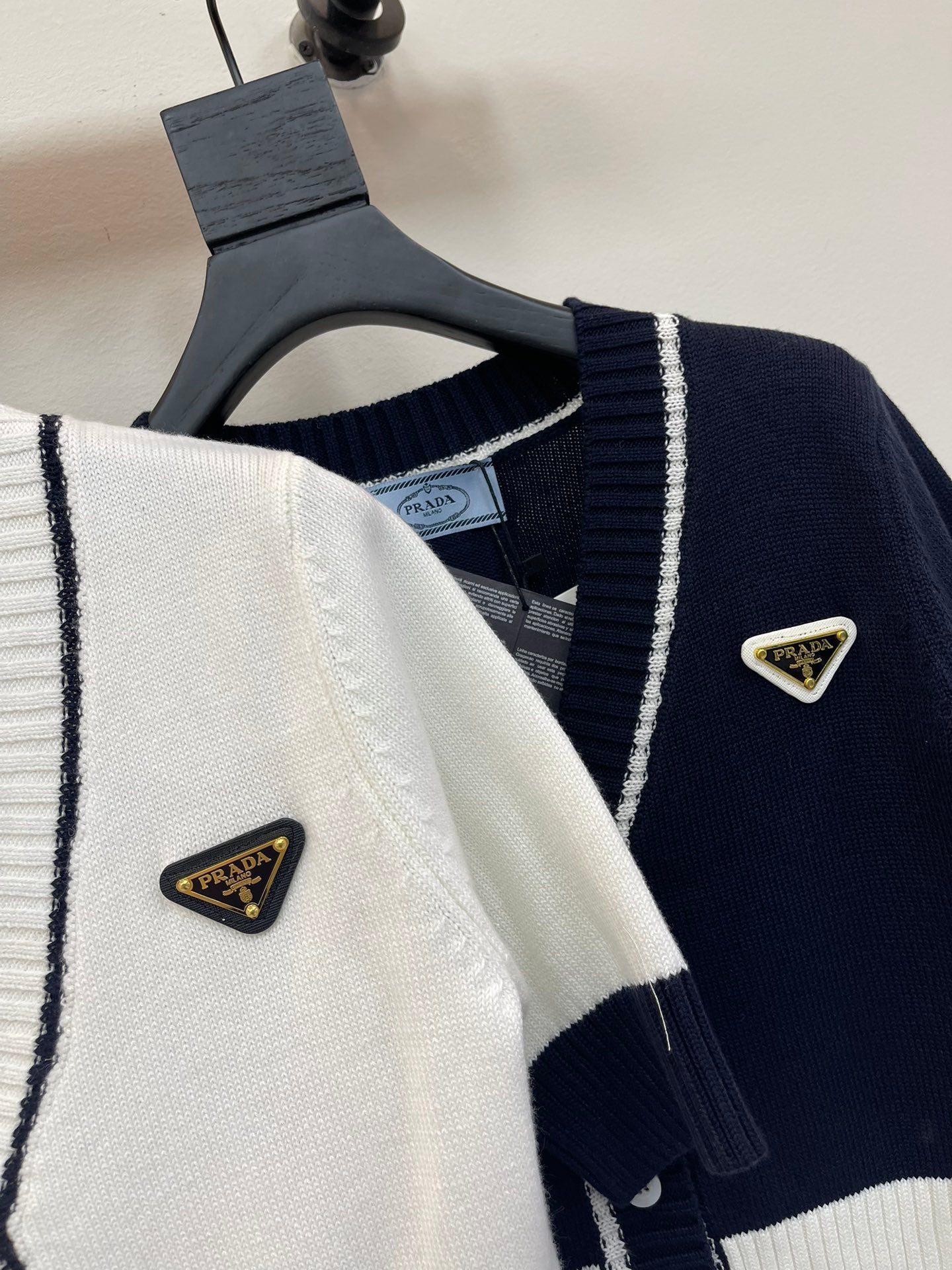 25SS V-neck short sleeved cardigan