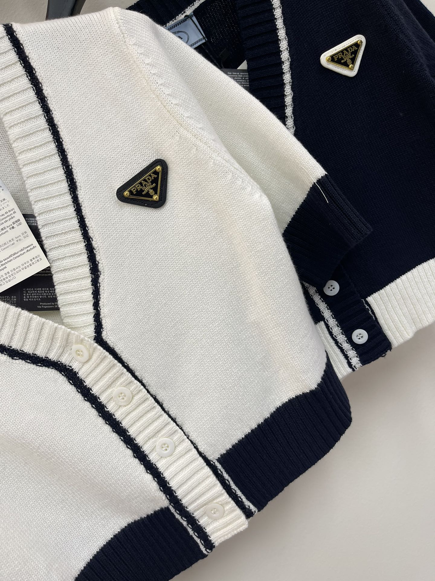 25SS V-neck short sleeved cardigan