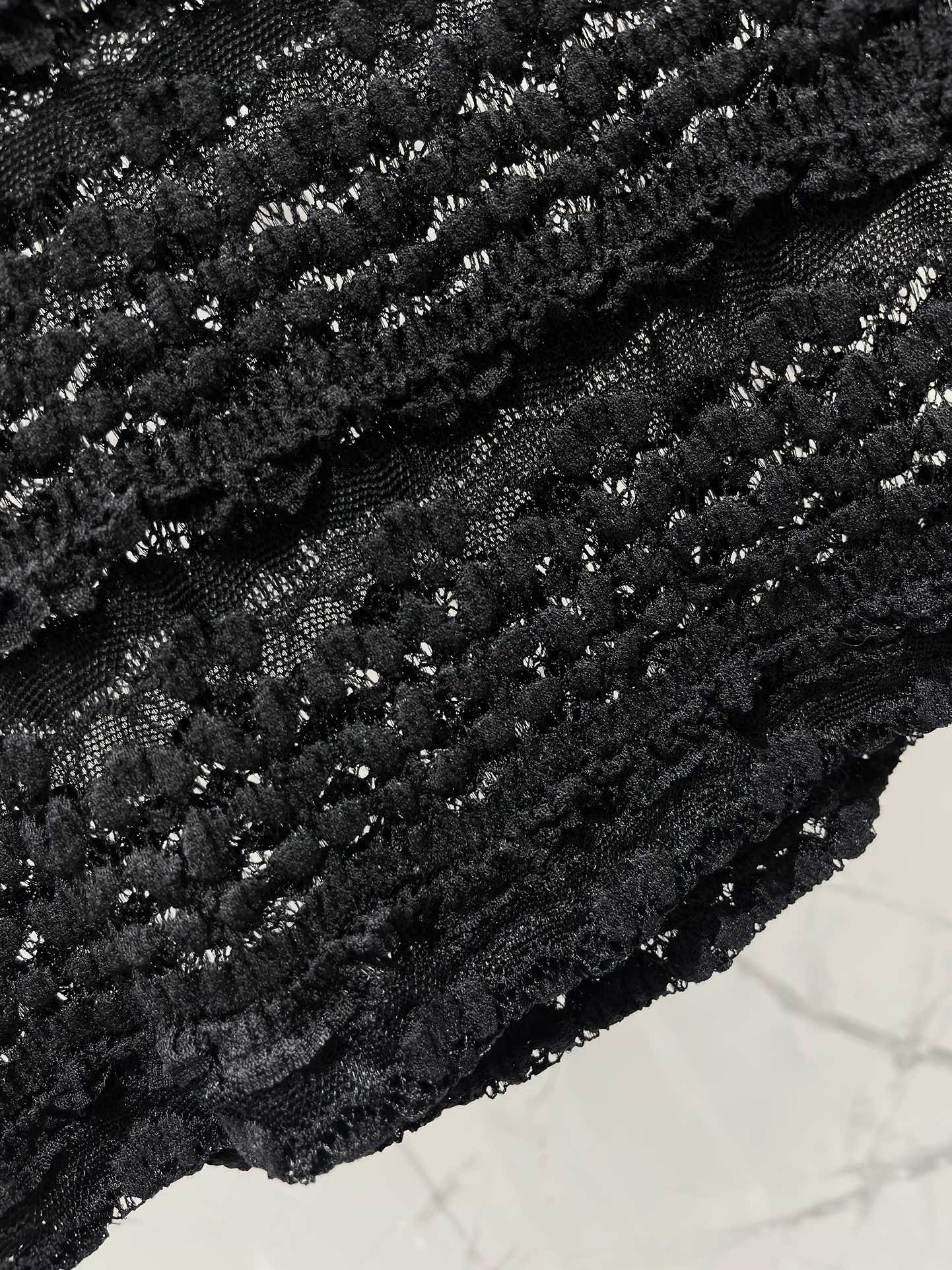 25SS Lace long sleeved top