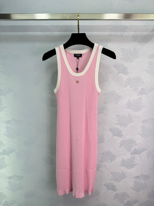 25 Slim knit vest skirt