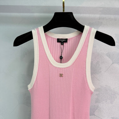 25 Slim knit vest skirt