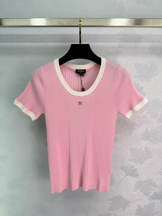 25  Slim fit knitted short sleeved shirt