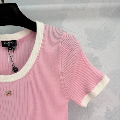 25  Slim fit knitted short sleeved shirt