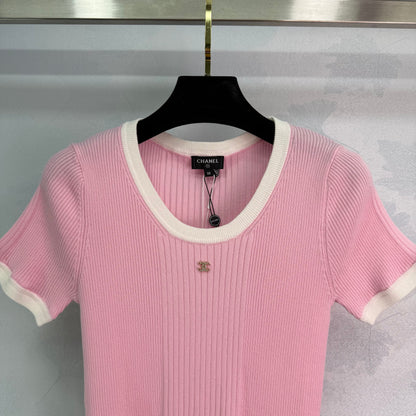 25  Slim fit knitted short sleeved shirt