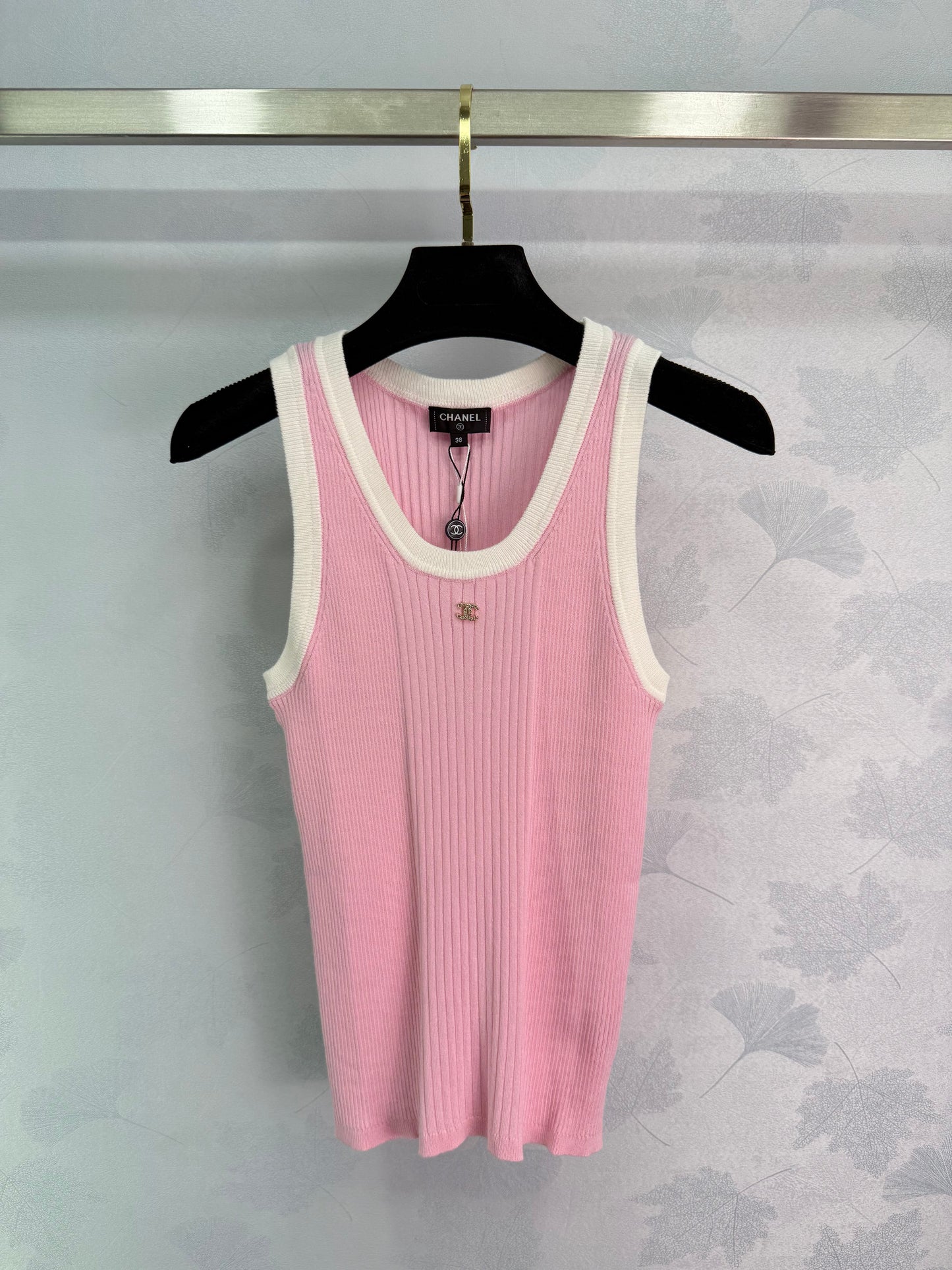 25 Slim knit vest
