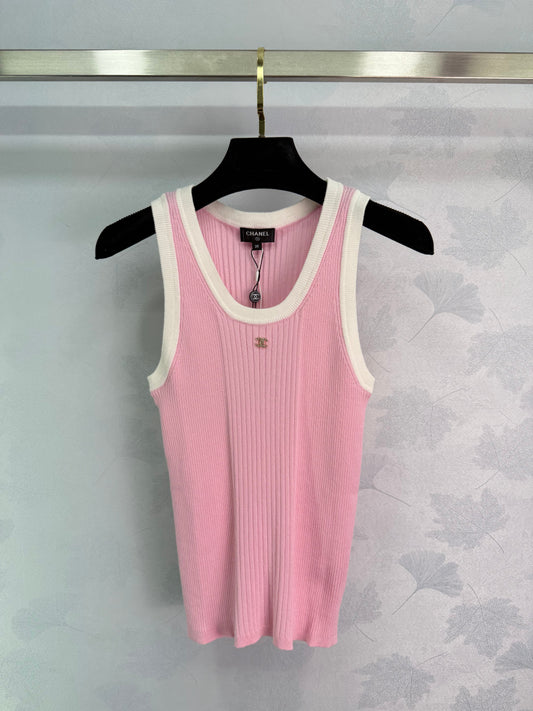25 Slim knit vest