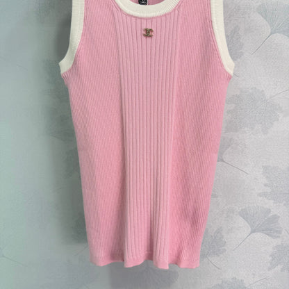 25 Slim knit vest