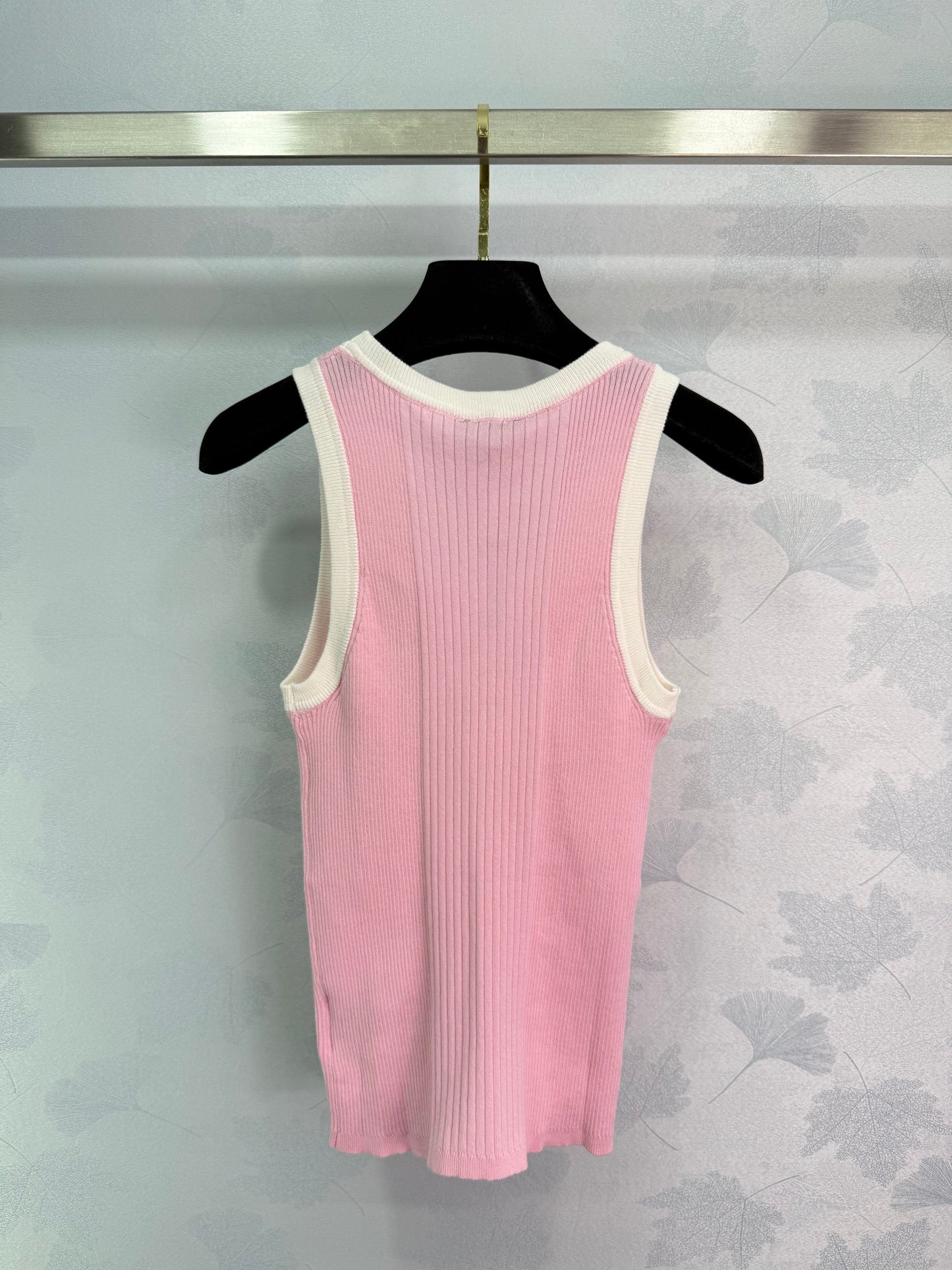 25 Slim knit vest