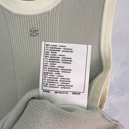 25 Slim knit vest