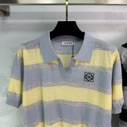25 Collar contrasting striped knitted short sleeved shirt