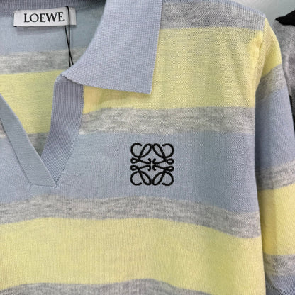 25 Collar contrasting striped knitted short sleeved shirt