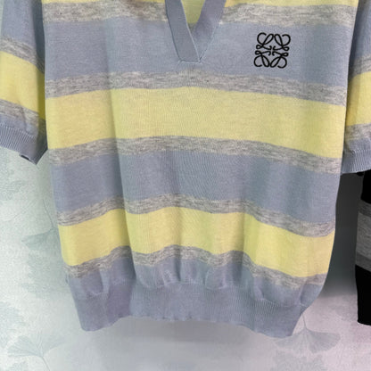 25 Collar contrasting striped knitted short sleeved shirt