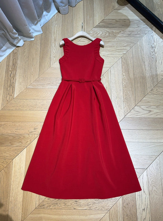 25 French Minimalist Ruffled Trim Sleeveless Dress