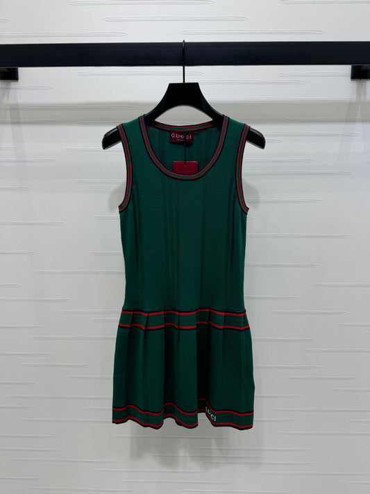 25 Colorblocked pleated sleeveless knit dress!