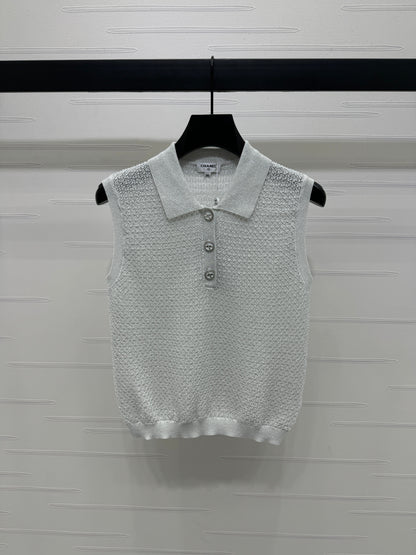 25 Sequined lapel knit undershirt