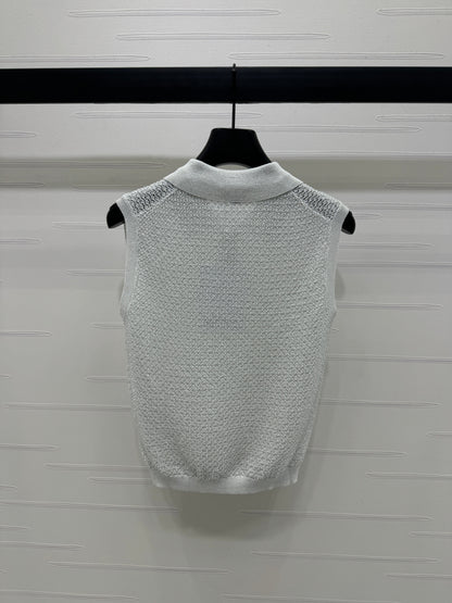 25 Sequined lapel knit undershirt