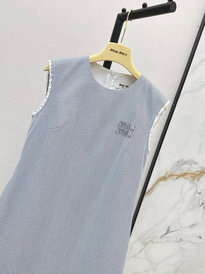 25 Sleeveless vertical striped logo patchwork shift dress