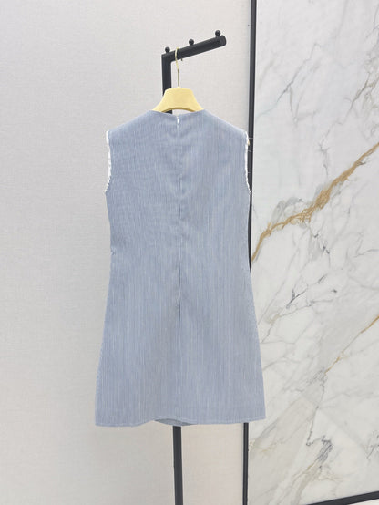 25 Sleeveless vertical striped logo patchwork shift dress