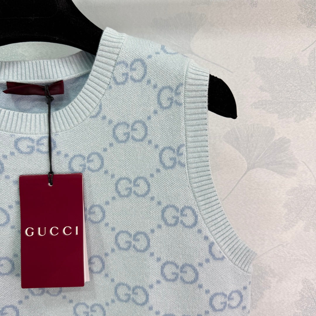 25 Spring and summer new knitted round neck undershirt