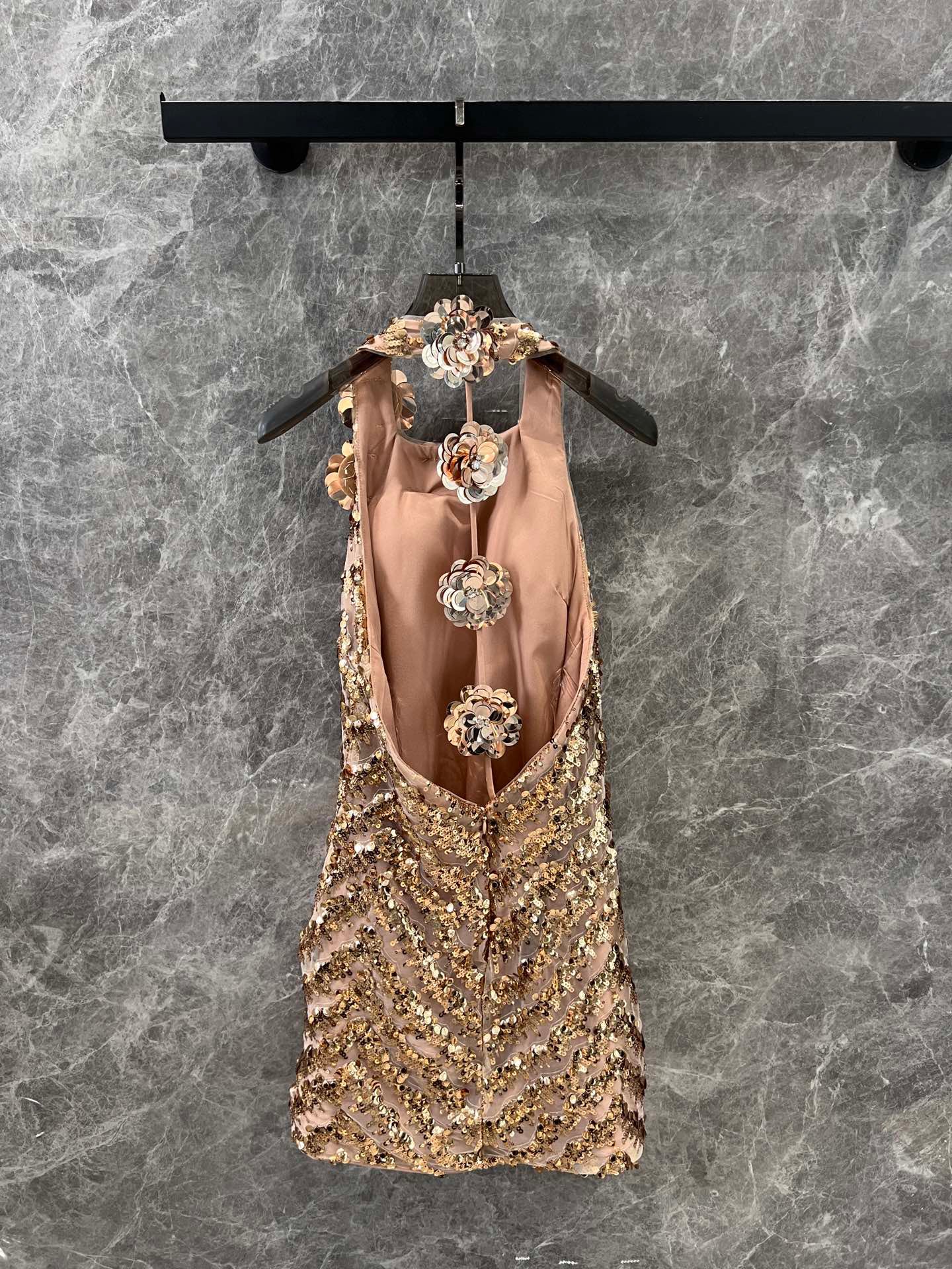 25 Light Luxury Sexy Gold Sequin Backless Dresses