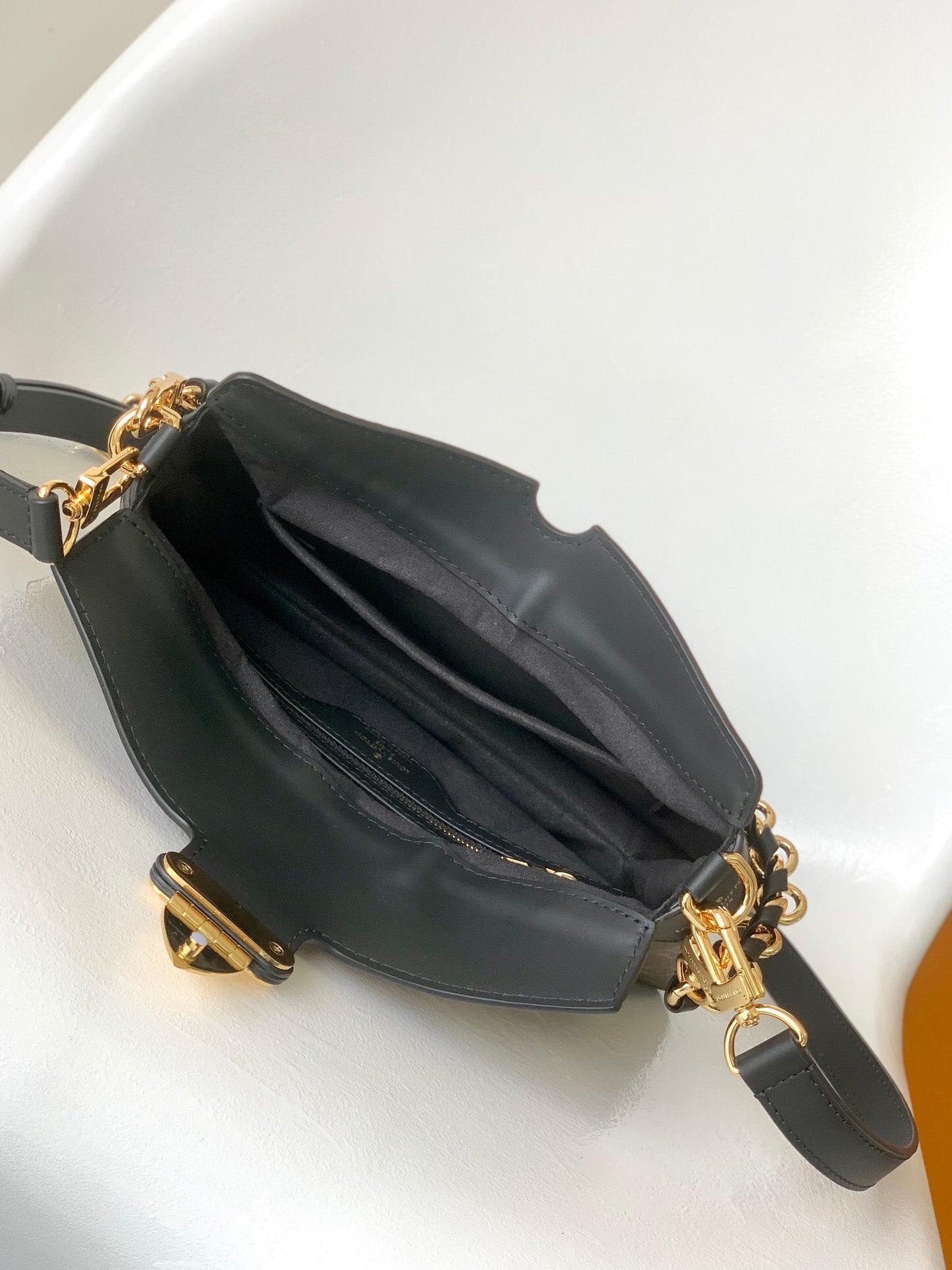 L 25 Classic old flower cowhide handbag