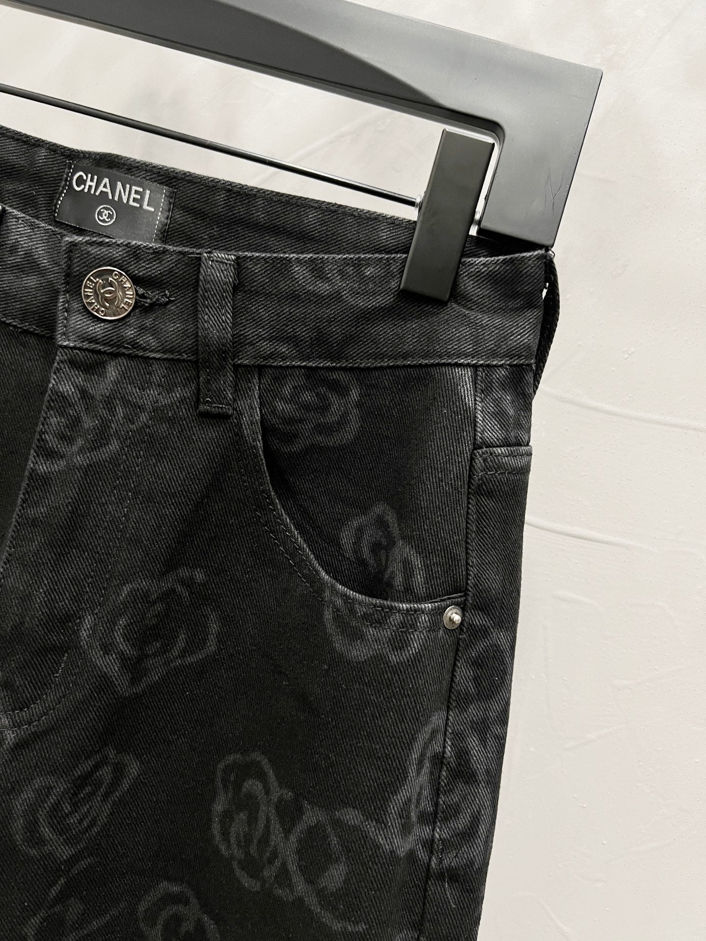 C Classic cross-chain camellia logo jeans
