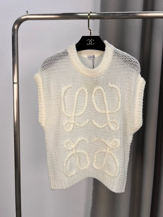 25 Pure white wool vest