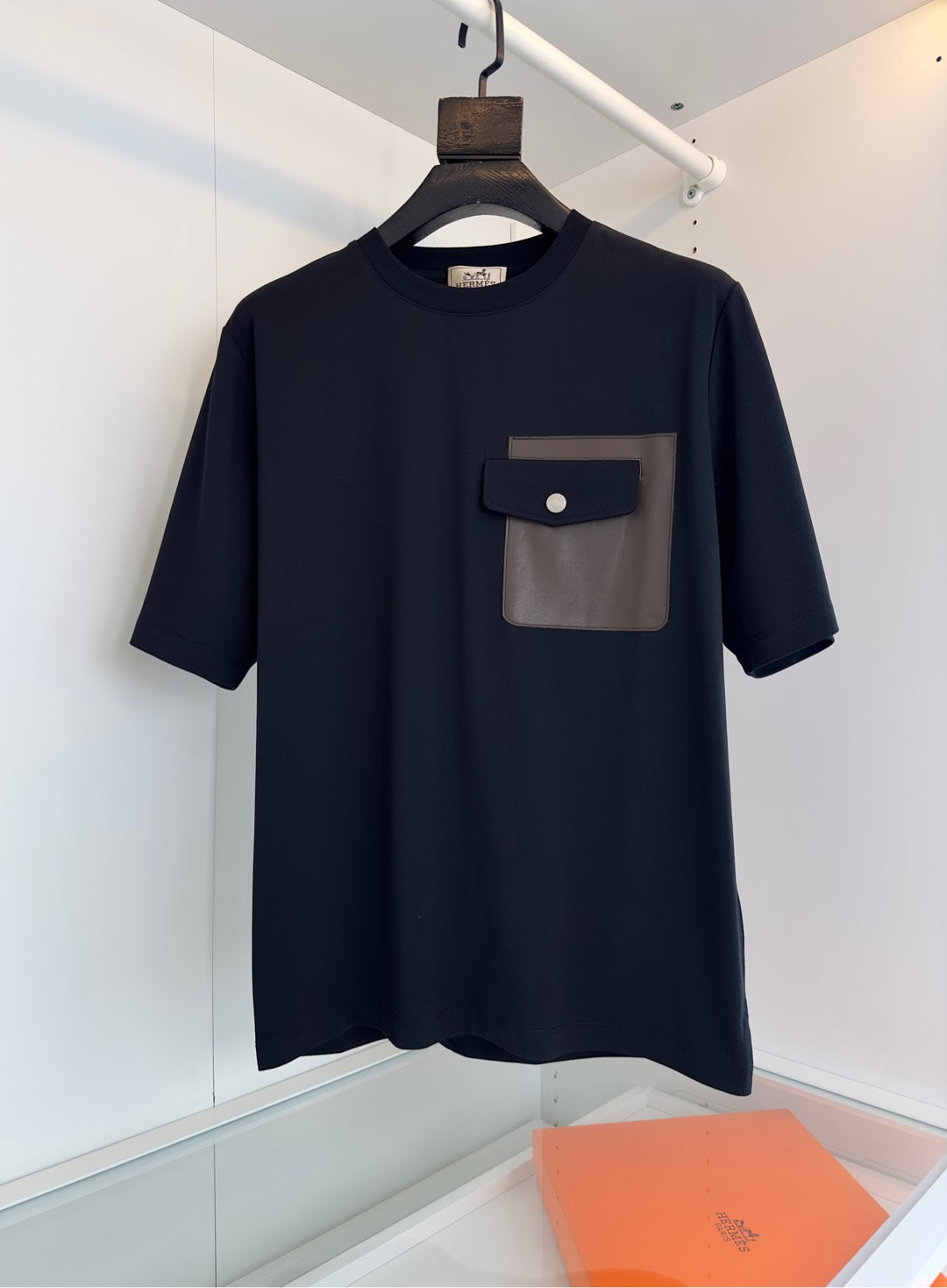25SSGeometric leather pocket T-shirt