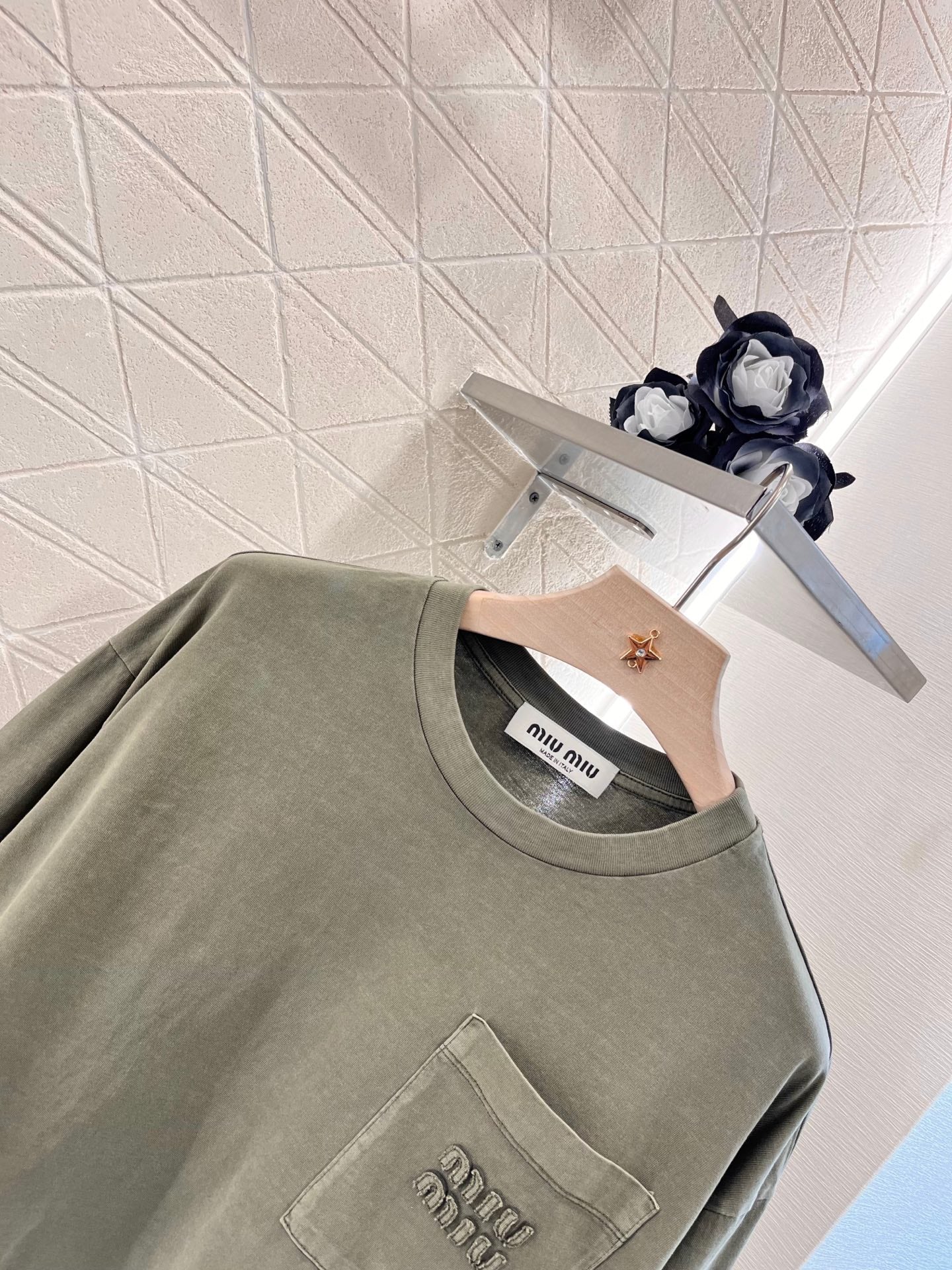 crew neck cropped pocket top