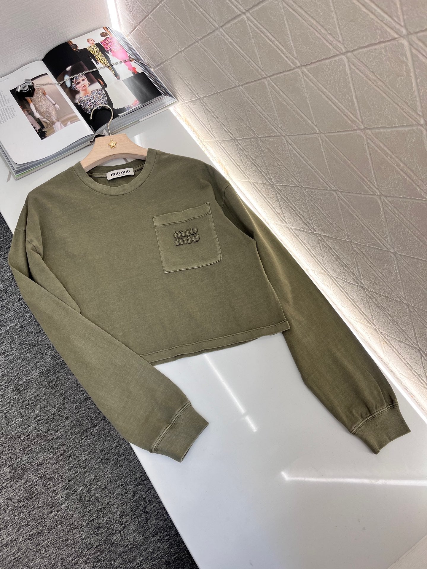 crew neck cropped pocket top
