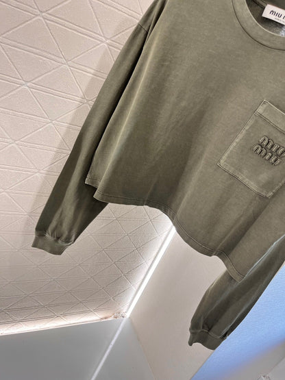 crew neck cropped pocket top