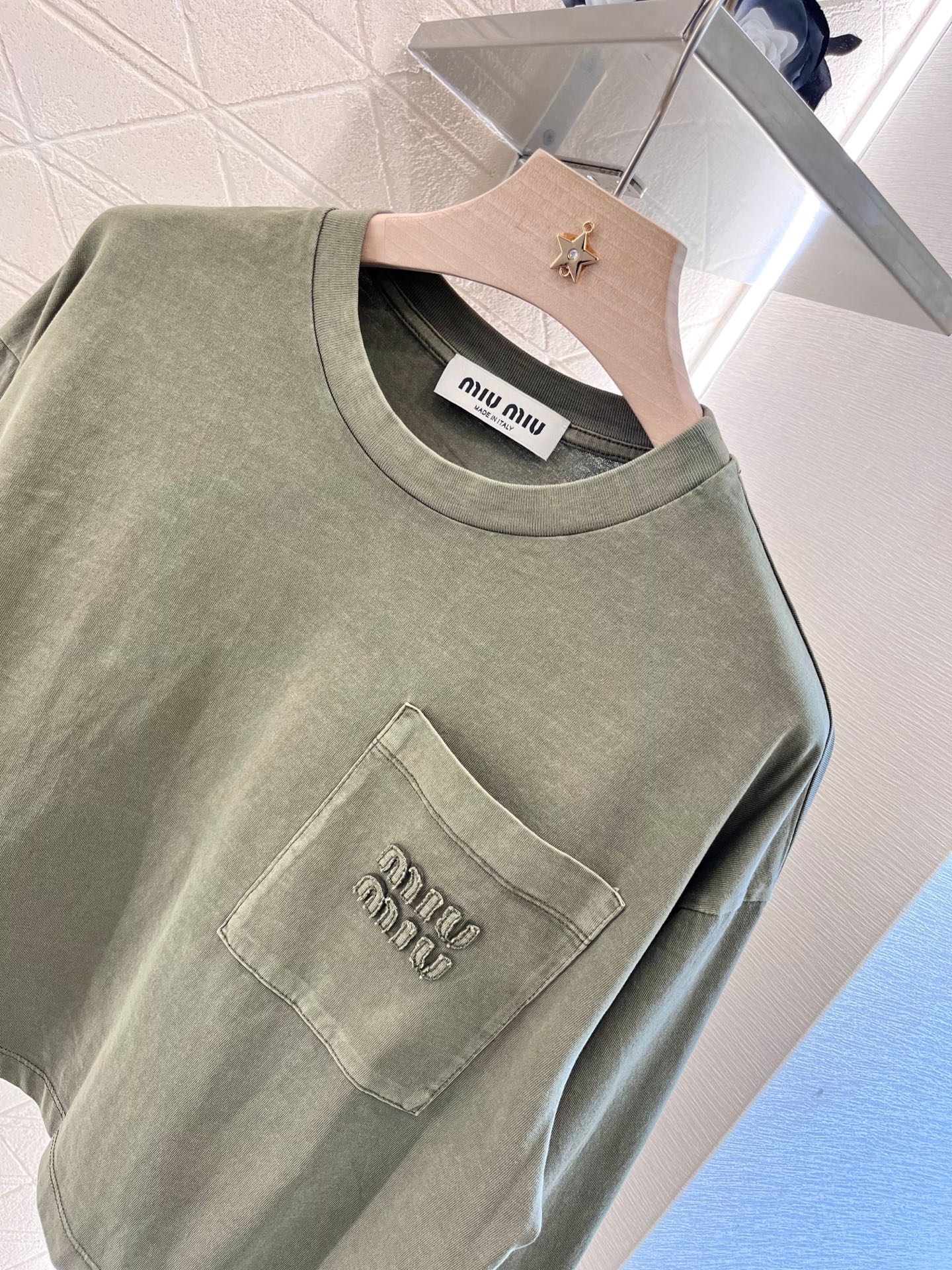 crew neck cropped pocket top