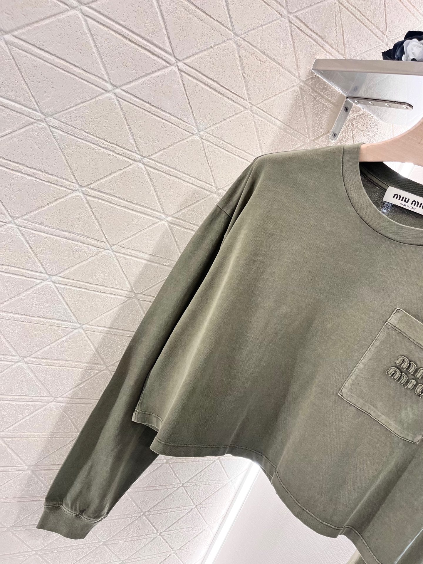 crew neck cropped pocket top