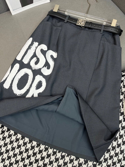 Skirt with letter print decoration and belt with  front slit skirt