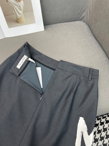 Skirt with letter print decoration and belt with  front slit skirt