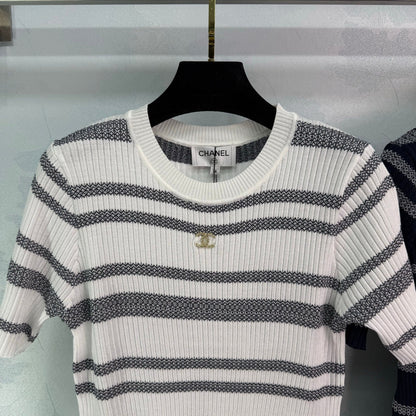 Wavy Stripes Color Block Bust Logo T-Shirt