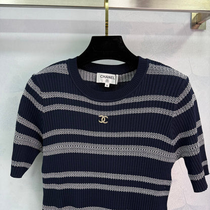 Wavy Stripes Color Block Bust Logo T-Shirt