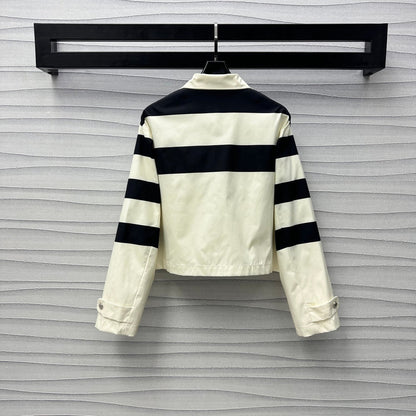 Contrast outline set with embroidered lettering and logo on chest