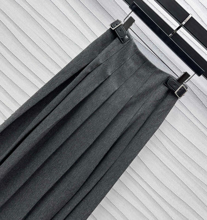 High-waisted one-piece pleated skirt