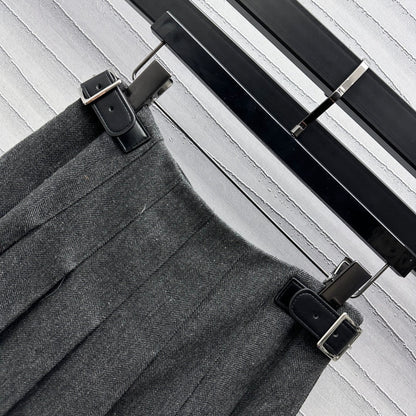 High-waisted one-piece pleated skirt