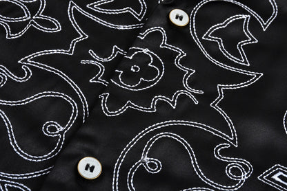 Arabesque boot thread embroidered short-sleeved shirt