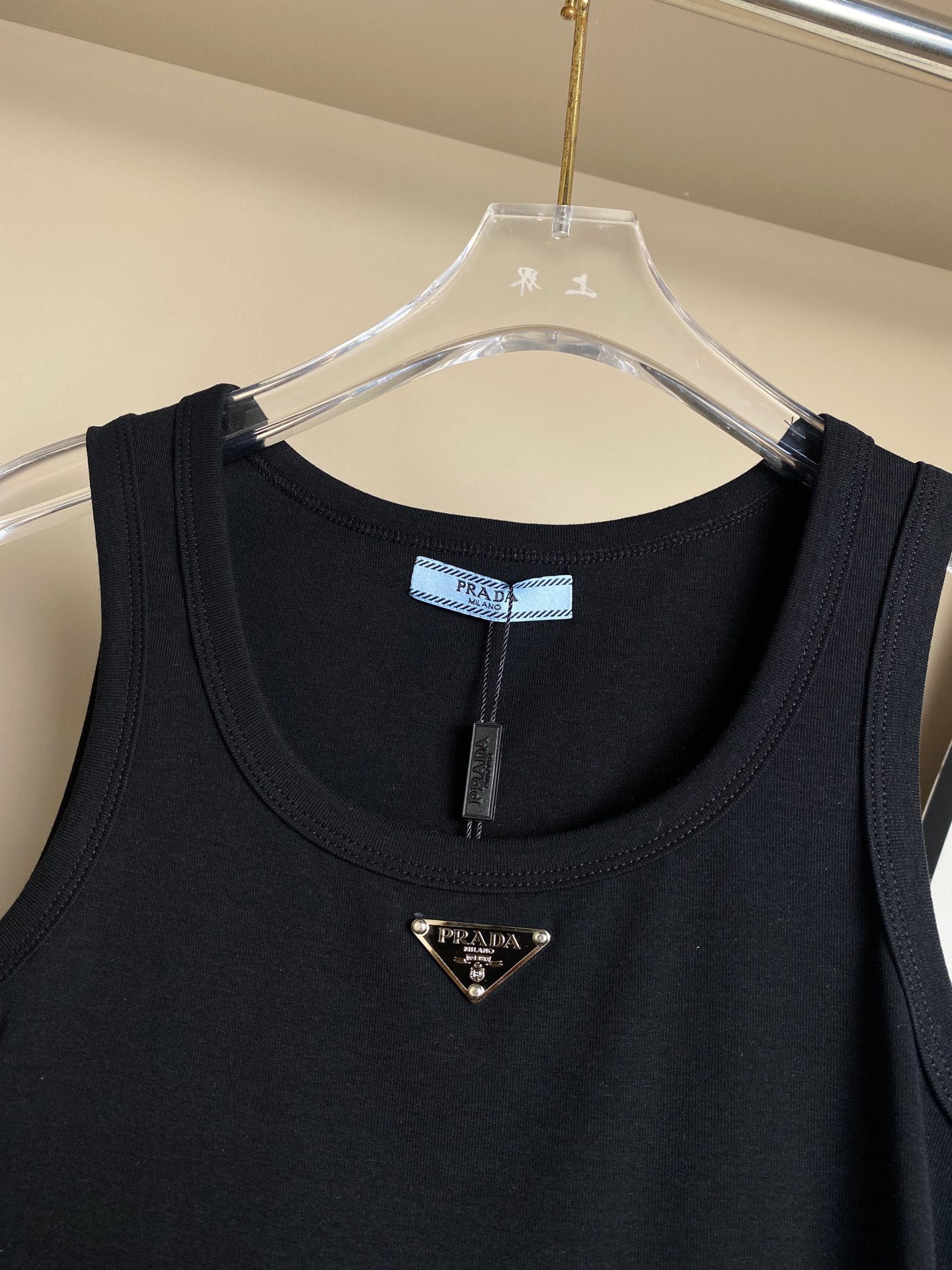 Classic triangle vest