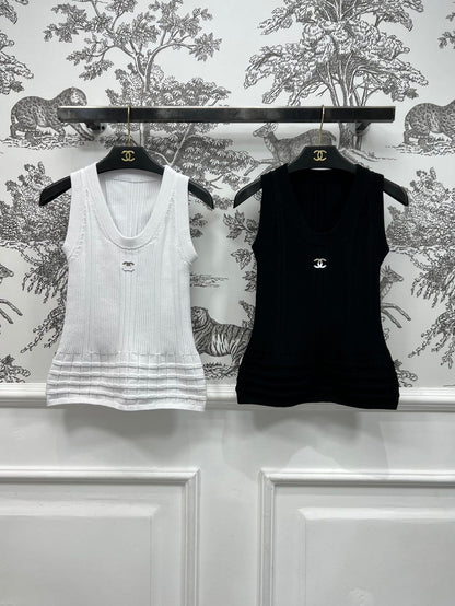 logo-embellished knitted vest