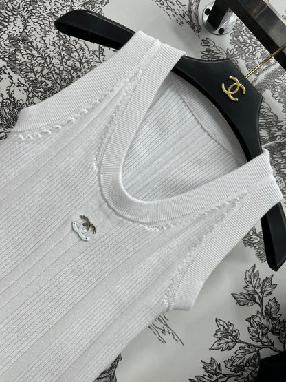 logo-embellished knitted vest