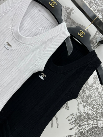 logo-embellished knitted vest