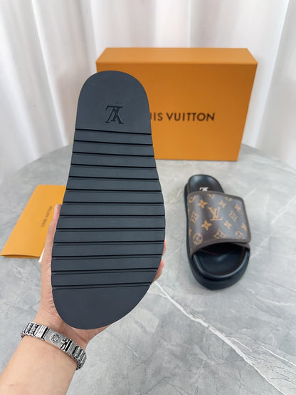Logo embossed slide sandals